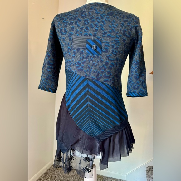 Women’s “Shari B. Green” shirt i think it’s a medium - Picture 2 of 2